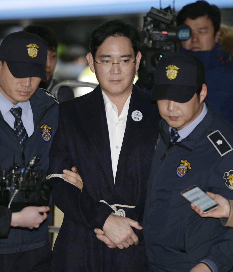 Στο κελί πέρασε τη νύχτα το «αφεντικό» της Samsung -Στον εισαγγελέα δεμένος με σχοινί [εικόνες] | iefimerida.gr 0