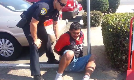 Αγριο ξύλο από πολίτες σε άνδρα στο Σαν Ντιέγκο -Προσπάθησε να κλέψει αυτοκίνητο με τη μητέρα και το παιδί της μέσα [βίντεο & εικόνες] | iefimerida.gr 5