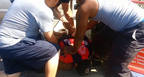 Αγριο ξύλο από πολίτες σε άνδρα στο Σαν Ντιέγκο -Προσπάθησε να κλέψει αυτοκίνητο με τη μητέρα και το παιδί της μέσα [βίντεο & εικόνες] | iefimerida.gr 4