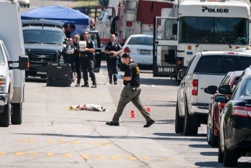 Πυροβολισμοί σε σχολείο στις ΗΠΑ: Ενοπλος σκότωσε την εν διαστάσει συζυγό του -Νεκρός και ένας μαθητής [εικόνες & βίντεο] | iefimerida.gr 5
