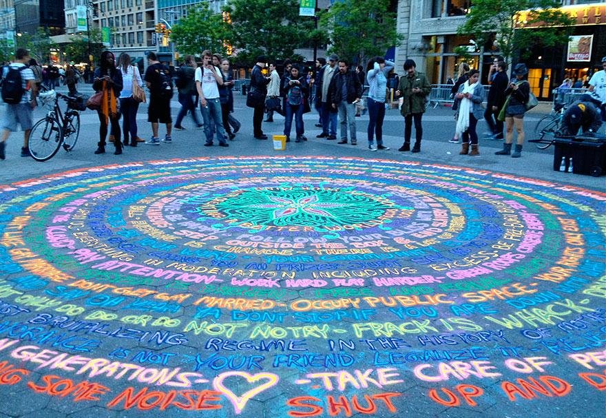 Εντυπωσιακούς πίνακες από πολύχρωμη άμμο δημιουργεί Αμερικανός καλλιτέχνης [εικόνες] | iefimerida.gr 5