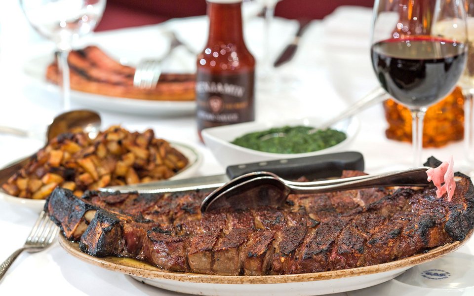 Σάντουιτς 3,6 κιλών, με εκλεκτά κρέατα, κοστίζει  375 δολάρια σε εστιατόριο στη Νέα Υόρκη [βίντεο] | iefimerida.gr 1