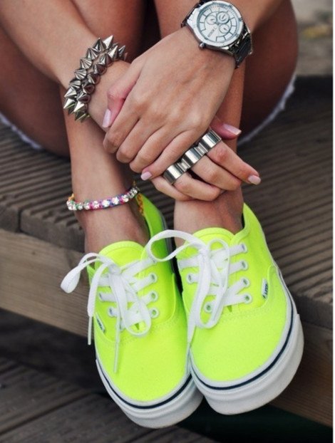 Τα πιο «it» υποδήματα του καλοκαιριού για casual chic εμφανίσεις κατευθείαν από τους μεγάλους οίκους στα πόδια σας [εικόνες] | iefimerida.gr 2
