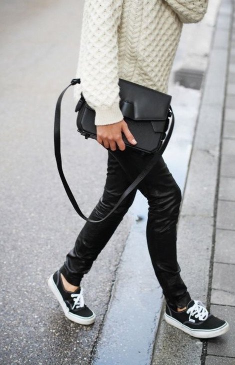 Τα πιο «it» υποδήματα του καλοκαιριού για casual chic εμφανίσεις κατευθείαν από τους μεγάλους οίκους στα πόδια σας [εικόνες] | iefimerida.gr 1