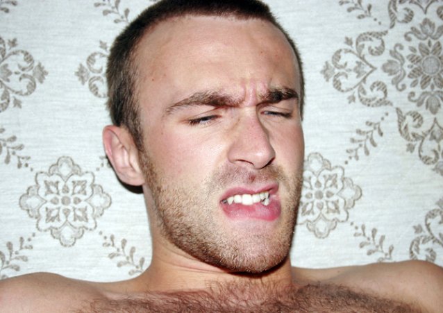 Οι μορφασμοί του ανδρικού οργασμού - Δώδεκα άντρες προσφέρουν τις στιγμές κορύφωσής τους στο φακό [εικόνες]  | iefimerida.gr 5