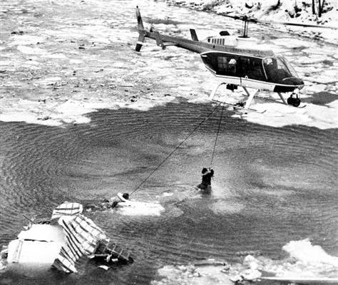 Σαν Σήμερα - Καθιερώνεται η Γαλανόλευκη ως το εθνικό μας σύμβολο [εικόνες] | iefimerida.gr 8