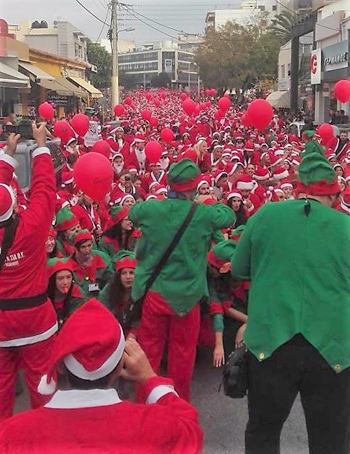 Πλημμύρισαν τα Χανιά από Αγιους Βασίληδες – Για καλό σκοπό [εικόνες&βίντεο] | iefimerida.gr 1
