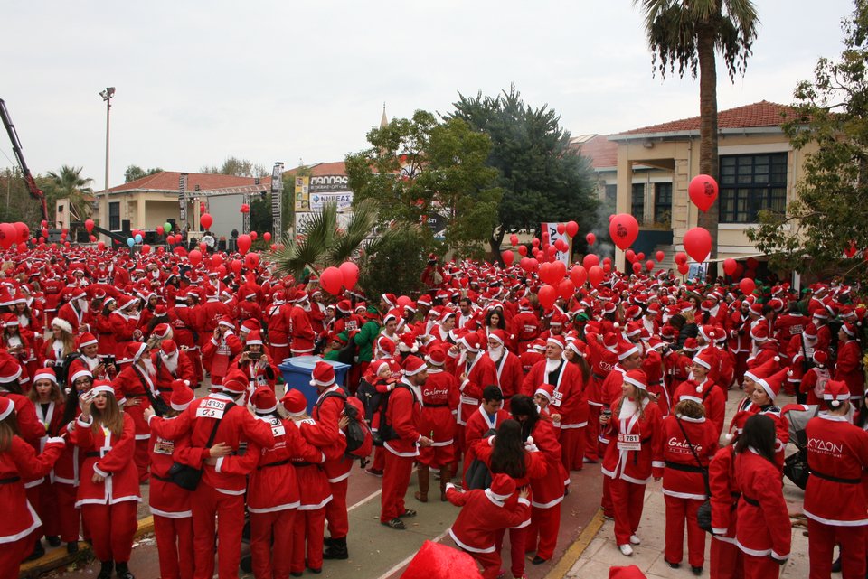 Πλημμύρισαν τα Χανιά από Αγιους Βασίληδες – Για καλό σκοπό [εικόνες&βίντεο] | iefimerida.gr 3