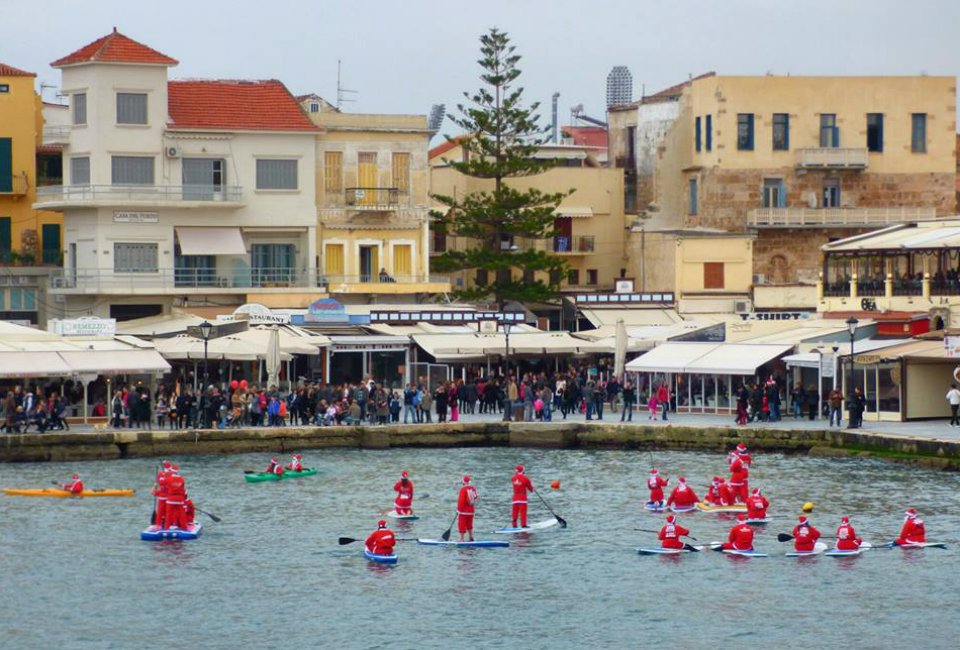 Πλημμύρισαν τα Χανιά από Αγιους Βασίληδες – Για καλό σκοπό [εικόνες&βίντεο] | iefimerida.gr 2
