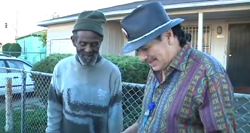 O Κάρλος Σαντάνα ξαναβρήκε τον μπασίστα του γέρο, άστεγο, με άσπρα μαλλιά [εικόνες+βίντεο] | iefimerida.gr 1