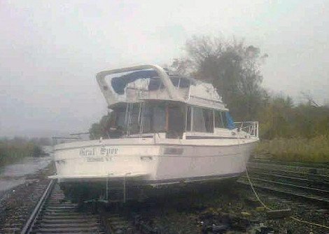 Ακόμη και φέρετρα ξέθαψε στο πέρασμά του ο τυφώνας Σάντι [εικόνες] | iefimerida.gr 2