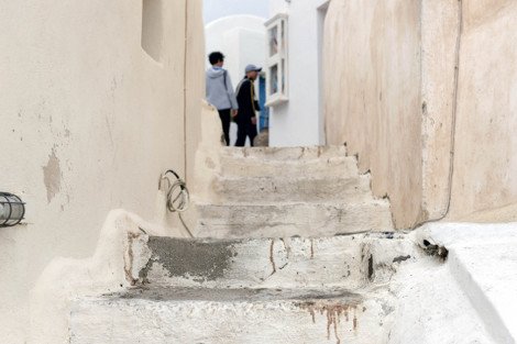 Φωτογραφίες από το αιματοβαμμένο σοκάκι της Σαντορίνης -Εκεί όπου τραυματίστηκε σοβαρά η Αμερικανίδα τουρίστρια [εικόνες] | iefimerida.gr 2