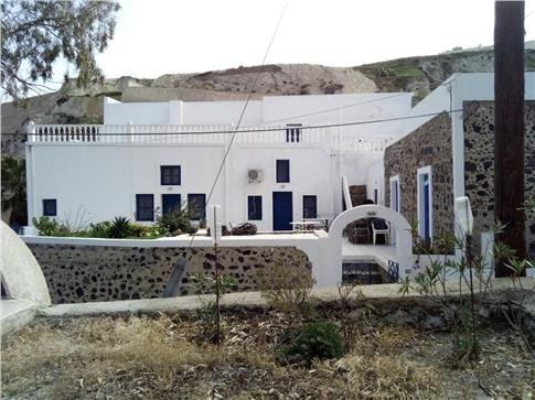 Τι απαντά ο αντιπρόεδρος του νοσοκομείου Σαντορίνης για την «έπαυλη»- Τους έχω γραμμένους... | iefimerida.gr 0