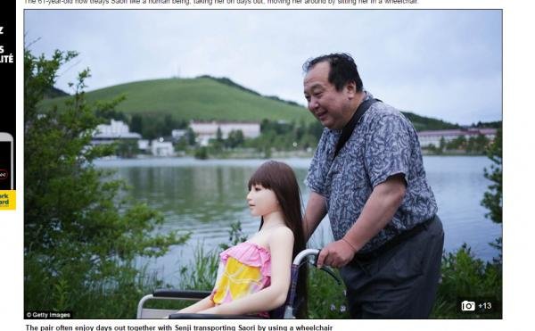 Απίστευτο: Εγκατέλειψε την οικογένειά του και ζει με μια πλαστική κούκλα [εικόνες] | iefimerida.gr 0