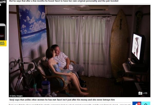 Απίστευτο: Εγκατέλειψε την οικογένειά του και ζει με μια πλαστική κούκλα [εικόνες] | iefimerida.gr 1