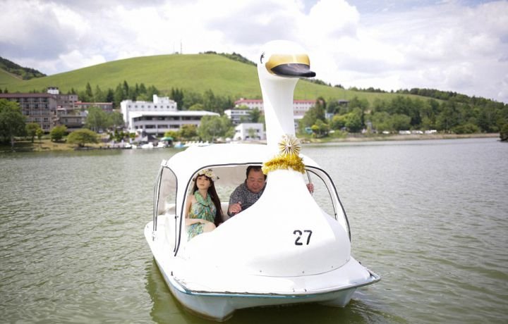 Απίστευτο: Εγκατέλειψε την οικογένειά του και ζει με μια πλαστική κούκλα [εικόνες] | iefimerida.gr 8