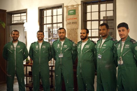 Saudi Hawks: Τα απίστευτα ακροβατικά που έκαναν με τα αεροπλάνα τους πάνω από την  Καβάλα, τρομεροί Σαουδαράβες πιλότοι [εικόνες] | iefimerida.gr 0