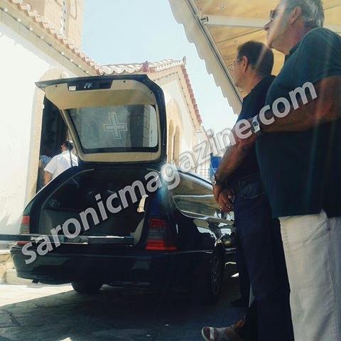 Σε κλίμα οδύνης το τελευταίο αντίο στον άτυχο καπετάνιο της Αίγινας [εικόνες] | iefimerida.gr 1