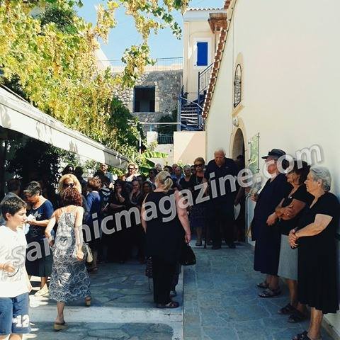 Σε κλίμα οδύνης το τελευταίο αντίο στον άτυχο καπετάνιο της Αίγινας [εικόνες] | iefimerida.gr 4