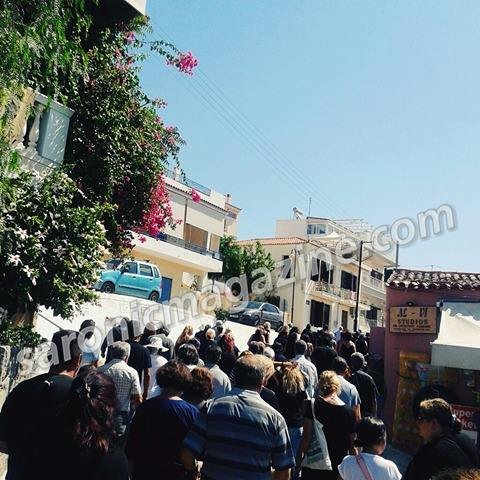 Σε κλίμα οδύνης το τελευταίο αντίο στον άτυχο καπετάνιο της Αίγινας [εικόνες] | iefimerida.gr 5