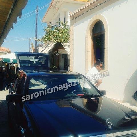 Σε κλίμα οδύνης το τελευταίο αντίο στον άτυχο καπετάνιο της Αίγινας [εικόνες] | iefimerida.gr 6