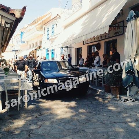 Σε κλίμα οδύνης το τελευταίο αντίο στον άτυχο καπετάνιο της Αίγινας [εικόνες] | iefimerida.gr 0