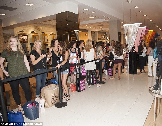 Πόσα ζευγάρια παπούτσια έχει η Sarah Jessica Parker; [εικόνες] | iefimerida.gr 11