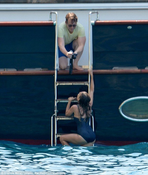 Σαρώνει το Ιόνιο με πολυτελές γιοτ η Σάρα Τζέσικα Πάρκερ [εικόνες] | iefimerida.gr 2