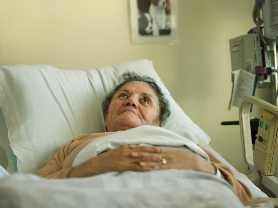 Δυναμικά πορτραίτα ανθρώπων στις τελευταίες στιγμές της ζωής τους -Καθημερινοί ήρωες που δίνουν μάχη με το θάνατο [εικόνες] | iefimerida.gr 6