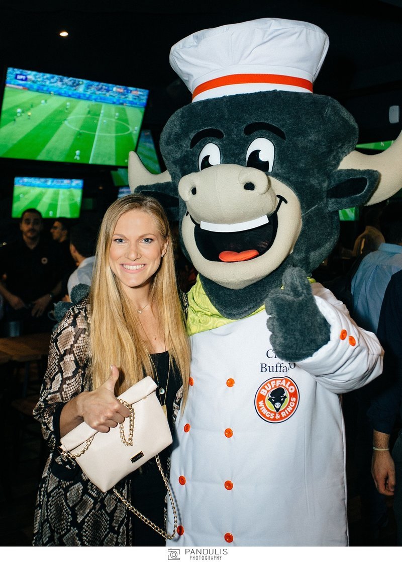 Επίσημα εγκαίνια για το Buffalo Wings & Rings [εικόνες] | iefimerida.gr 6