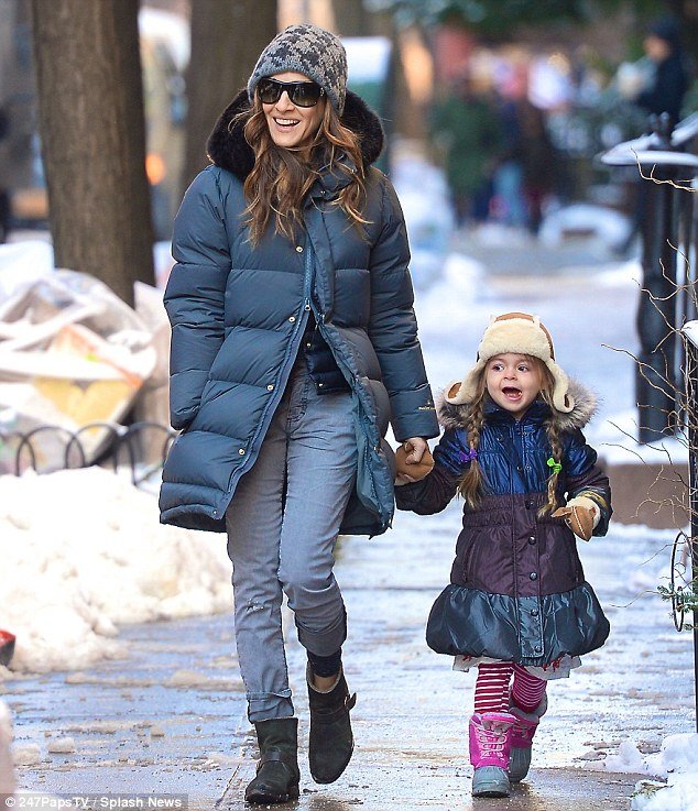 Η Σάρα Τζέσικα Πάρκερ πάει τα παιδιά της στο σχολείο σαν να κάνει πασαρέλα [εικόνες] | iefimerida.gr 1