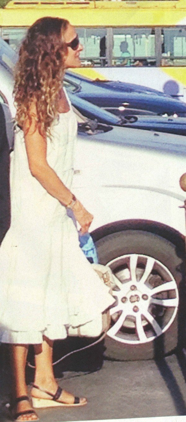 Η Σάρα Τζέσικα Πάρκερ στην πλατεία Συντάγματος [εικόνες]  | iefimerida.gr 0