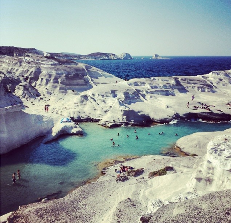 Υμνοι του ισπανικού Τύπου για το Σαρακήνικο στη Μήλο: Η παραλία που μοιάζει με τη Σελήνη [εικόνες] | iefimerida.gr 3