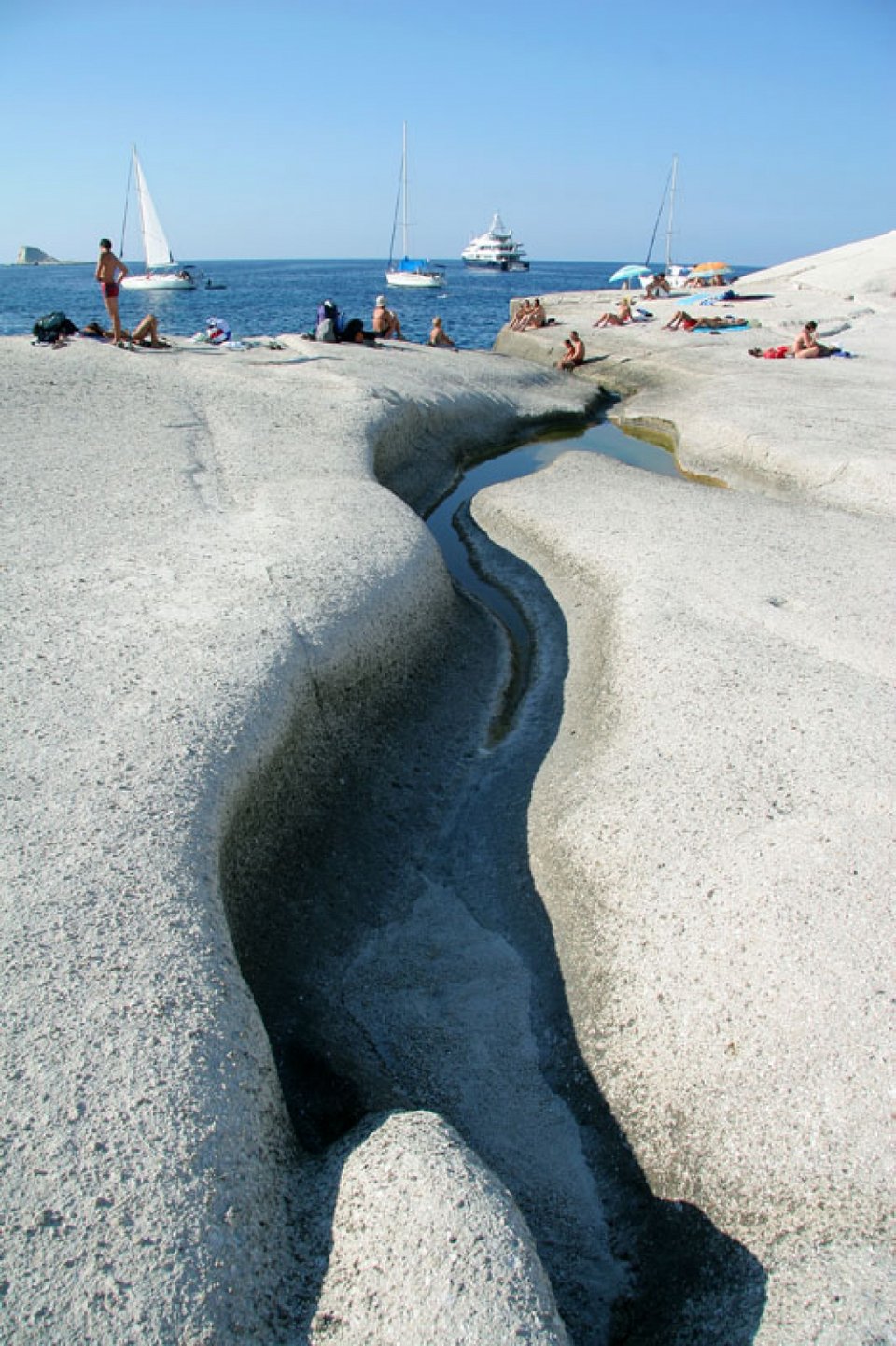 SOS από το μαγικό Σαρακήνικο της Μήλου [εικόνες] | iefimerida.gr 4