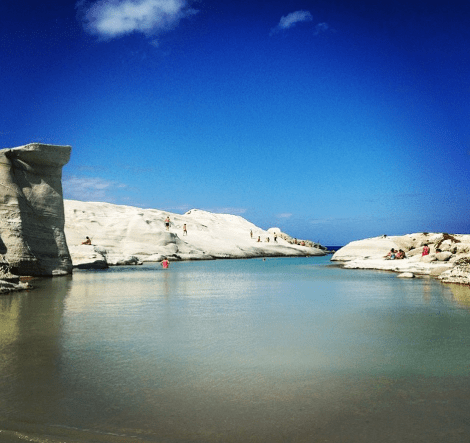 Υμνοι του ισπανικού Τύπου για το Σαρακήνικο στη Μήλο: Η παραλία που μοιάζει με τη Σελήνη [εικόνες] | iefimerida.gr 9