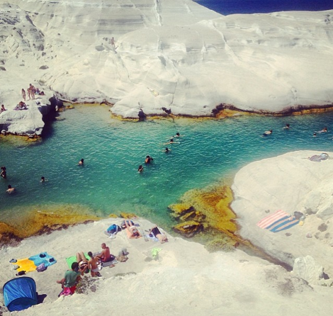 Υμνοι του ισπανικού Τύπου για το Σαρακήνικο στη Μήλο: Η παραλία που μοιάζει με τη Σελήνη [εικόνες] | iefimerida.gr 11