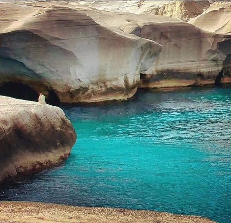 Υμνοι του ισπανικού Τύπου για το Σαρακήνικο στη Μήλο: Η παραλία που μοιάζει με τη Σελήνη [εικόνες] | iefimerida.gr 1