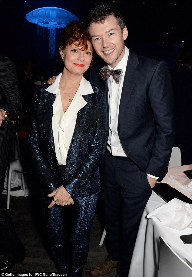 Ο νεαρός πρώην της Σάραντον στην αγκαλιά της 64χρονης εγγονής του Πικάσο! [εικόνες] | iefimerida.gr 3