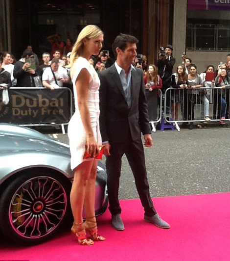 Η εμφάνιση της Σαράποβα που τρέλανε κόσμο -Το λευκό μίνι φόρεμα με τα σκισίματα [εικόνες] | iefimerida.gr 4