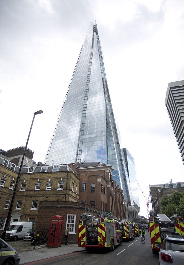 Συναγερμός στο Λονδίνο: Εκκενώθηκε ο μεγαλύτερος ουρανοξύστης της Ευρώπης – Βγαίνουν καπνοί από το υπόγειο [εικόνες] | iefimerida.gr 0