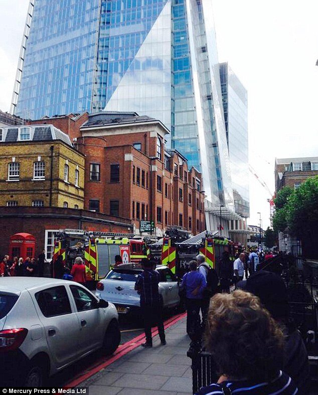 Συναγερμός στο Λονδίνο: Εκκενώθηκε ο μεγαλύτερος ουρανοξύστης της Ευρώπης – Βγαίνουν καπνοί από το υπόγειο [εικόνες] | iefimerida.gr 2