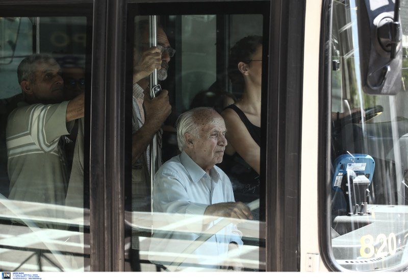 Οι Αθηναίοι σαν σαρδέλες στα λεωφορεία, μέσα στη ζέστη, λόγω της στάσης εργασίας στο Μετρό [εικόνες] | iefimerida.gr 0