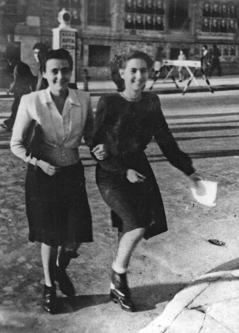 Αλκη Ζέη: «Είναι φοβερό να πάθουμε κατάθλιψη σαν λαός. Αν μέσα μας έχουμε μια μικρή χαρά και τότε όλα θα είναι πιο ανάλαφρα» [εικόνες] | iefimerida.gr 3