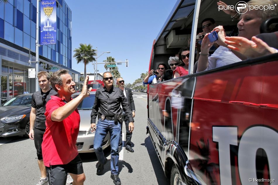 Ο Σαρκοζί κάνει τζόκινγκ στο Μπέβερλι Χιλς και τρελαίνει τους τουρίστες [βίντεο] | iefimerida.gr 2