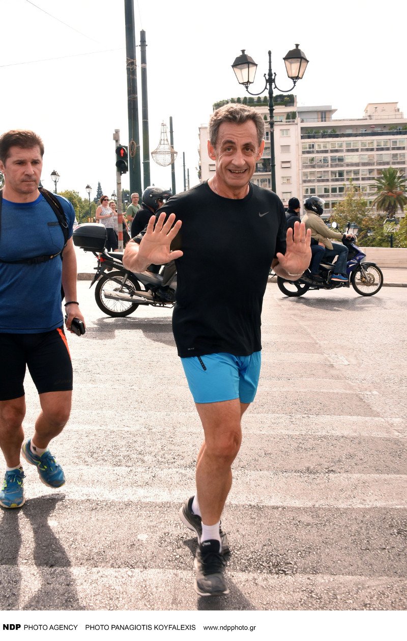 Kαι ο Σαρκοζί κάνει τζόκινγκ στο... Σύνταγμα -Μετά τη συνάντηση με τον Παυλόπουλο [εικόνες] | iefimerida.gr 9