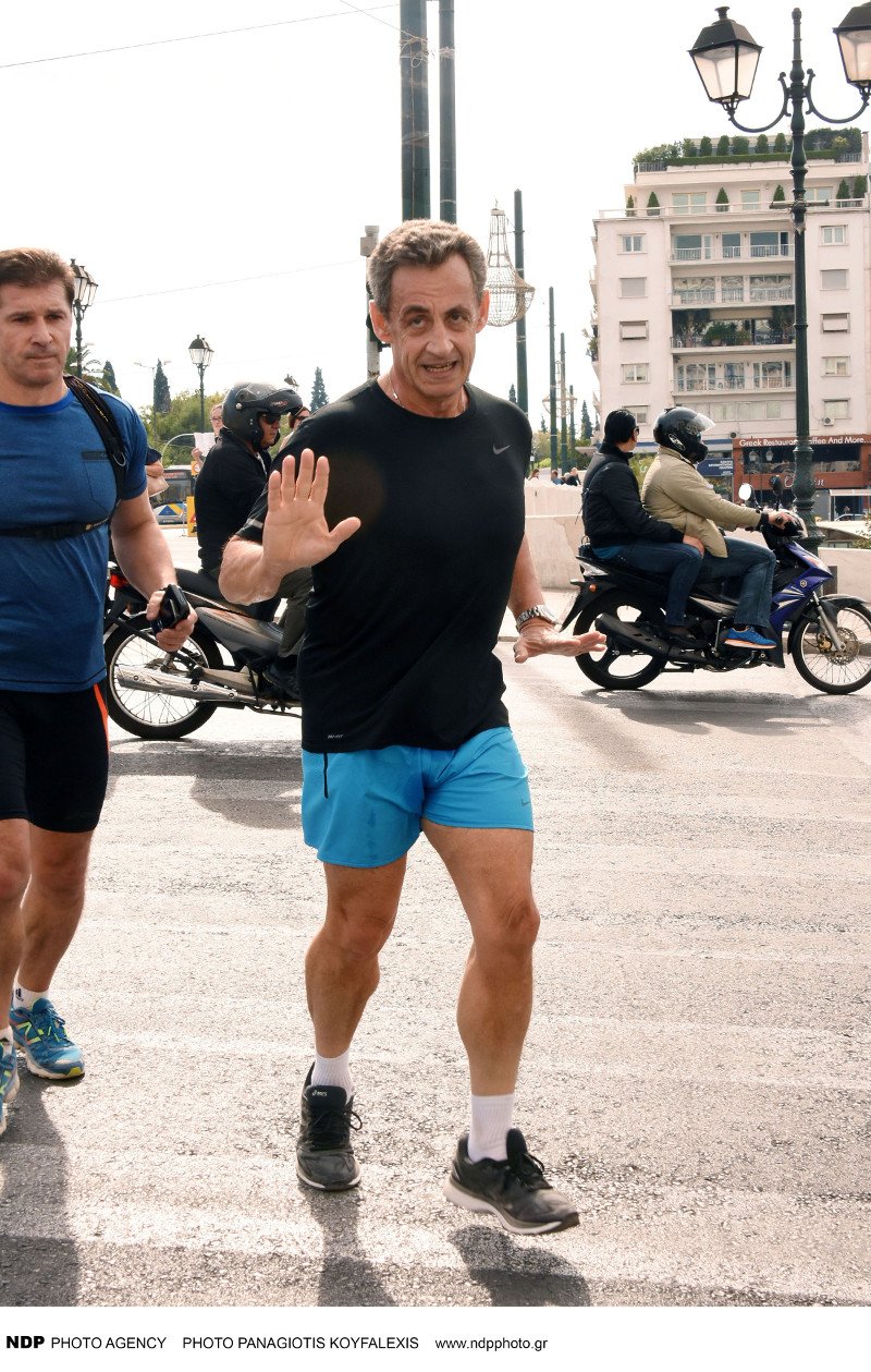 Kαι ο Σαρκοζί κάνει τζόκινγκ στο... Σύνταγμα -Μετά τη συνάντηση με τον Παυλόπουλο [εικόνες] | iefimerida.gr 8