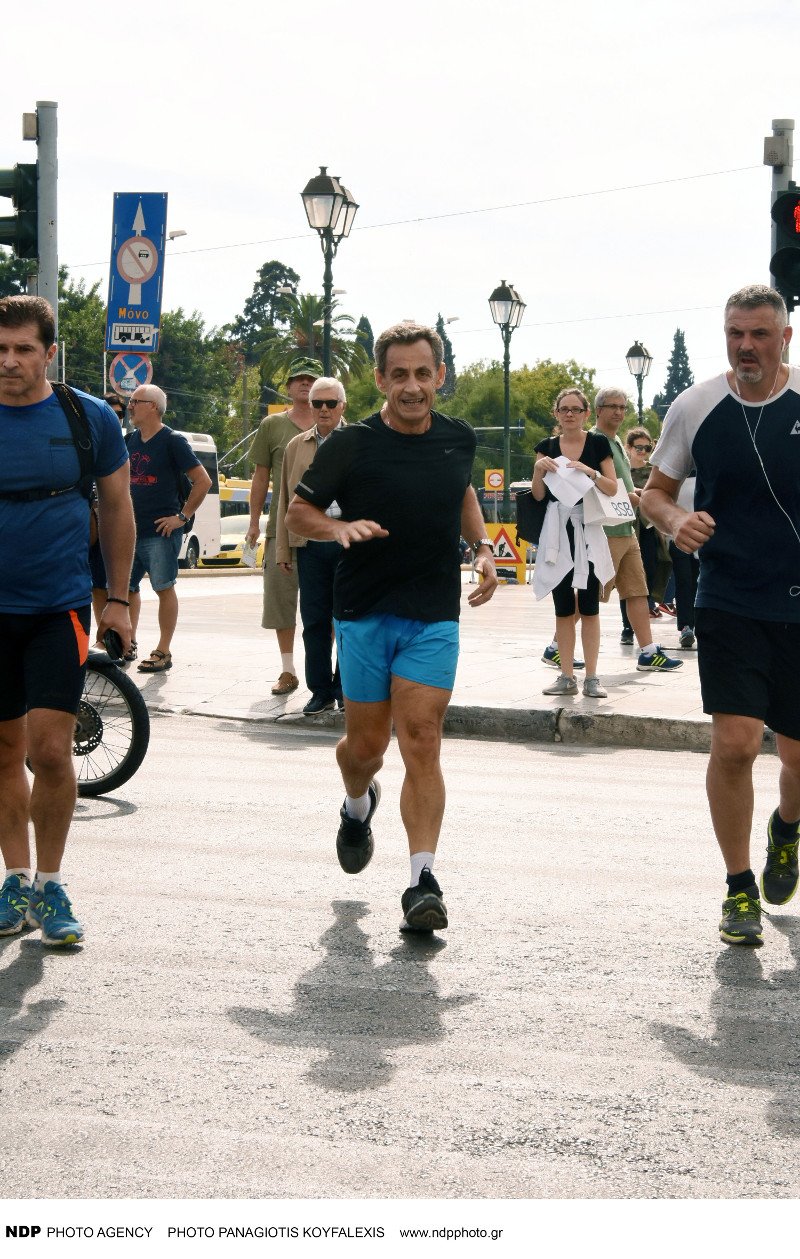 Kαι ο Σαρκοζί κάνει τζόκινγκ στο... Σύνταγμα -Μετά τη συνάντηση με τον Παυλόπουλο [εικόνες] | iefimerida.gr 7