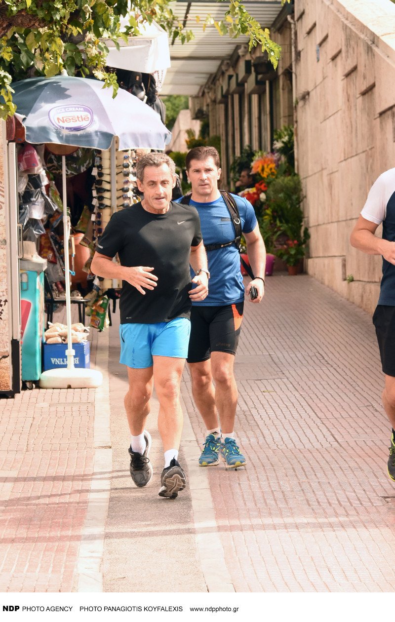 Kαι ο Σαρκοζί κάνει τζόκινγκ στο... Σύνταγμα -Μετά τη συνάντηση με τον Παυλόπουλο [εικόνες] | iefimerida.gr 4