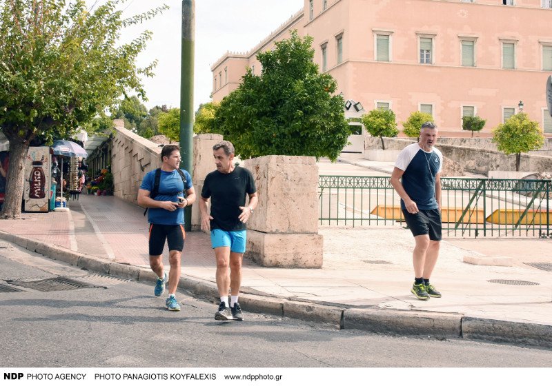 Kαι ο Σαρκοζί κάνει τζόκινγκ στο... Σύνταγμα -Μετά τη συνάντηση με τον Παυλόπουλο [εικόνες] | iefimerida.gr 3