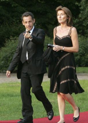 Ο Σαρκοζί προσπάθησε να αποπλανήσει την πρώην σύντροφο του Ολάντ -Η Τριερβελέρ τον αποκάλεσε «βλάχο» [εικόνες] | iefimerida.gr 2